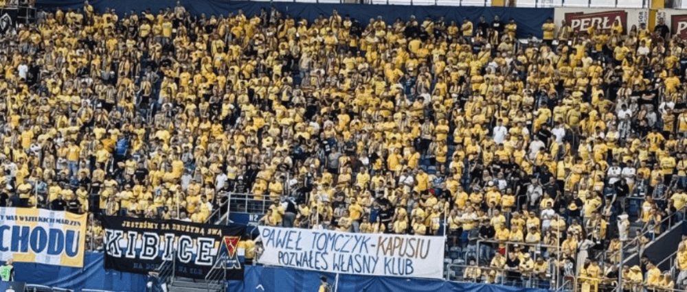 Kibice Korony wściekli po zwolnieniu Kamila Kuzery. „Tomczyk, rozwaliłeś własny klub!” Obraz wpisu