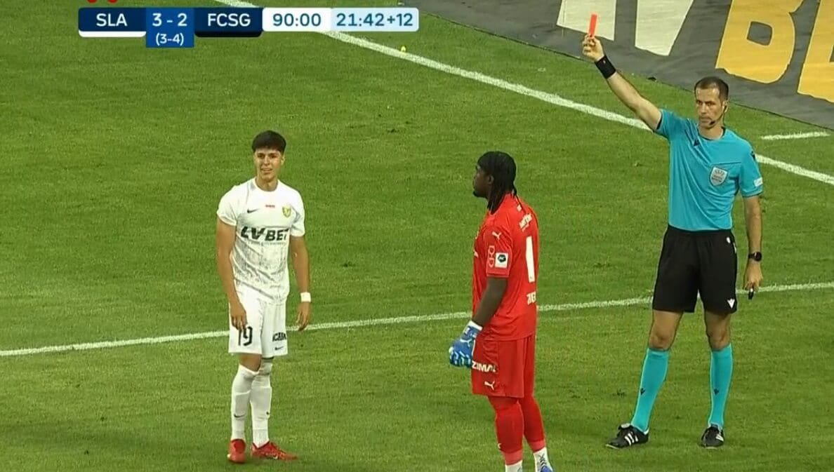 Piłkarskie jaja we Wrocławiu. Sędzia tego meczu przejdzie do historii [WIDEO] Obraz wpisu