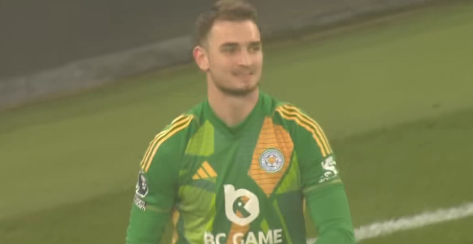 Jakub Stolarczyk zadebiutował w Premier League! Opublikowano kompilację jego interwencji [WIDEO] Obraz wpisu