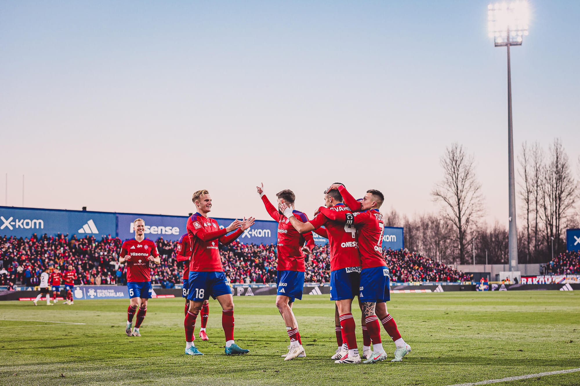 Nowy piłkarz Rakowa z nietypowym zapisem przy transferze. Zarobi sporą kwotę na swoich przenosinach Obraz wpisu