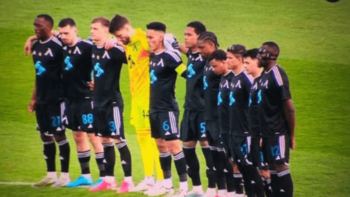 Kuriozalna sytuacja w Bułgarii. Minuta ciszy dla piłkarza, który żyje Obraz wpisu