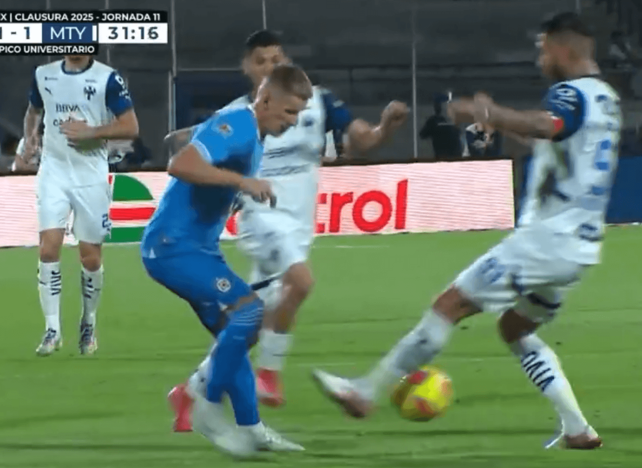 Mateusz Bogusz ośmieszył Sergio Ramosa. Efektowna „siatka” Polaka [WIDEO] Obraz wpisu