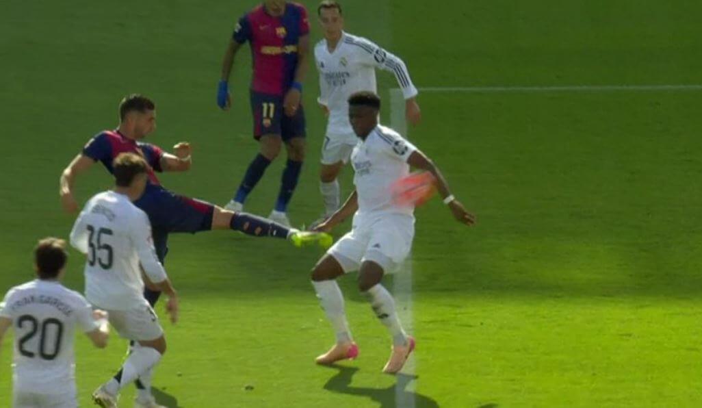 Skandaliczne sędziowanie w El Clasico. Sędziowie popełnili kilka kluczowych błędów Obraz wpisu