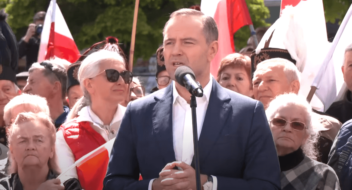 Kandydat na prezydenta Polski ma tatuaże związane z piłką nożną. Onet ujawnił z kim sympatyzuje Nawrocki Obraz wpisu