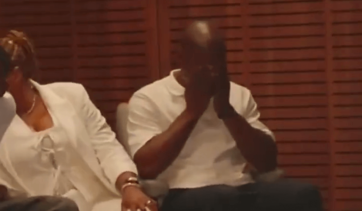 Ogromne wzruszenie po podpisaniu kontraktu. Ojciec nowego piłkarza Arsenalu popłakał się po transferze syna [WIDEO] Obraz wpisu