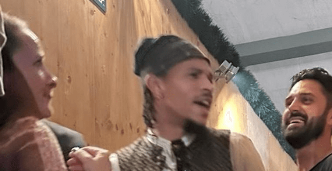 Sane odwiedził Oktoberfest i… wdał się w bójkę. Kibice Bayernu sprowokowali swojego byłego zawodnika Obraz wpisu