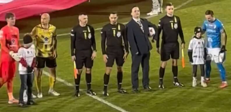 Świetna akcja marketingowa. Postacie z polskiego serialu pojawiły się na meczu I ligi [WIDEO] Obraz wpisu