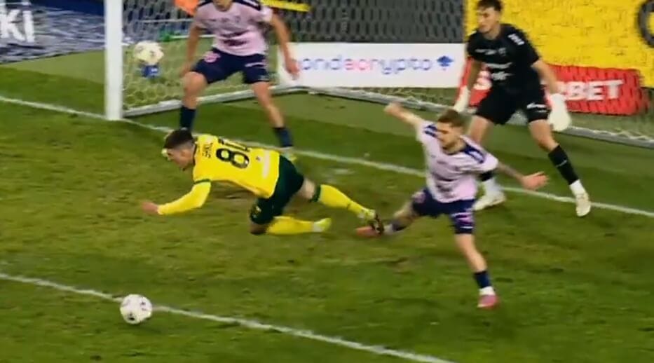 Ogromna kontrowersja w Śląskim Klasyku. Czy to powinien być rzut karny? [WIDEO] Obraz wpisu