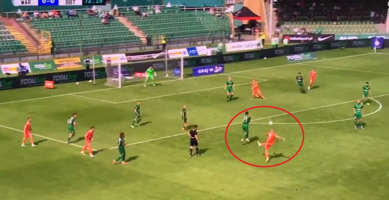 Wróciła Ekstraklasa! Odważna próba strzału z dystansu piłkarza Termaliki [WIDEO] Zdjęcie główne wpisu