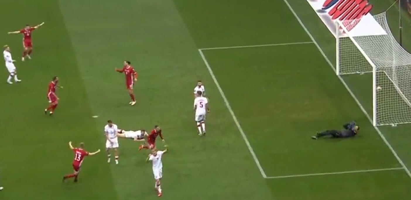 Brak krycia, a potem bezradne machanie. Kamery złapały reakcję Puchacza na drugiego gola Węgrów [WIDEO] Zdjęcie główne wpisu