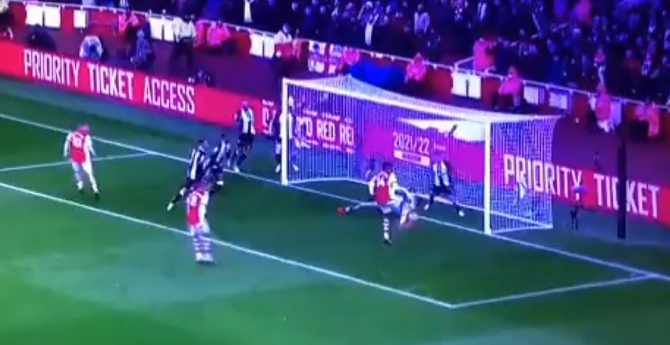 Aubameyang z pudłem sezonu? Z bardzo bliskiej odległości trafił w… słupek [WIDEO] Zdjęcie główne wpisu