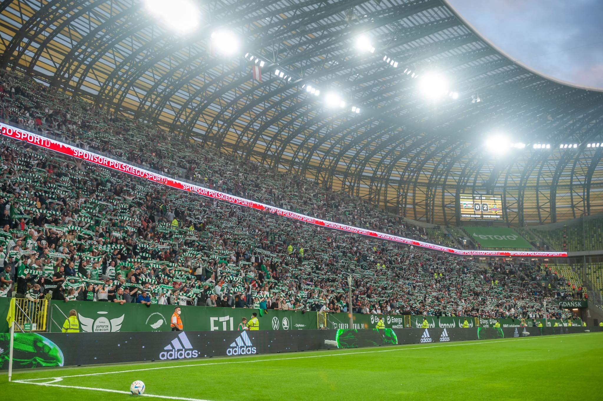 Skandal na stadionie w Gdańsku. Lechia odpadła z Pucharu Polski, ale to trybuny były największym wstydem [WIDEO] Zdjęcie główne wpisu