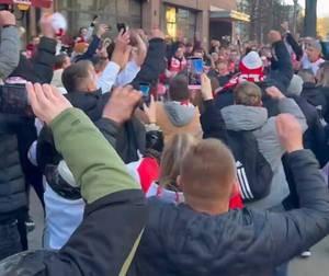 Polscy kibice przejęli Sztokholm! Biało-czerwony tłum na ulicach [WIDEO] Zdjęcie główne wpisu