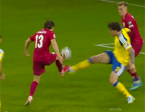 Kontrowersja w meczu Szwecja - Polska. Należał nam się rzut karny? [WIDEO] Zdjęcie główne wpisu